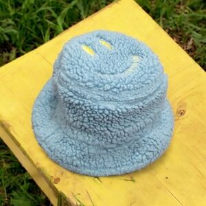 Peggy goods Blue teddy bucket hat smiley face Size L